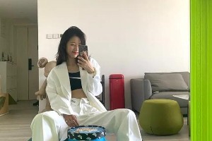 夏日球鞋vs凉拖：时髦三姐妹穿搭VS明星凉拖推荐