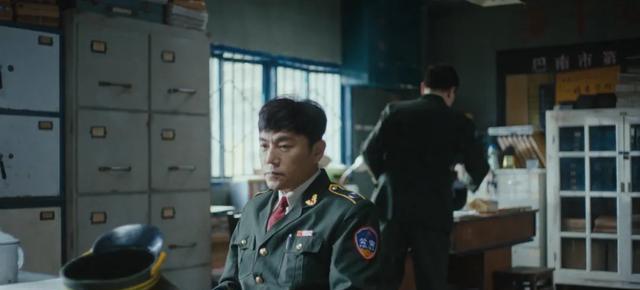 秦昊狱警造型